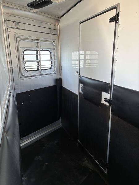 Used 2000 Sundowner 3H LQ Horse Trailer