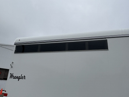New 2 HORSE SLANT 2026 INSTANT REBATE Thuro-Bilt Wrangler 2H TRAILER