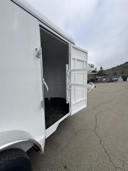 New 2 HORSE SLANT 2026 INSTANT REBATE Thuro-Bilt Wrangler 2H TRAILER