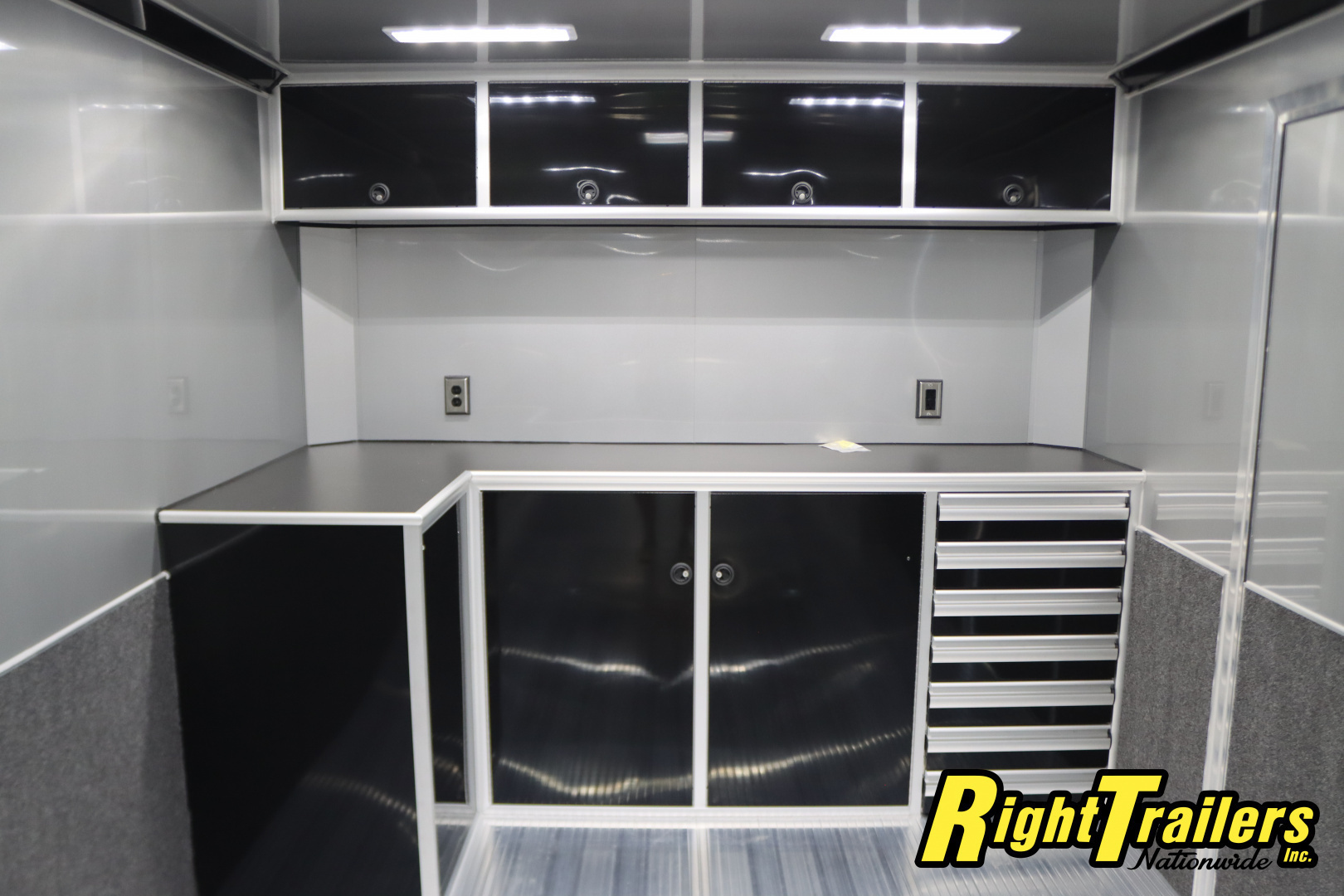 New 2026 inTech Trailers 8.5x32 Race Trailer