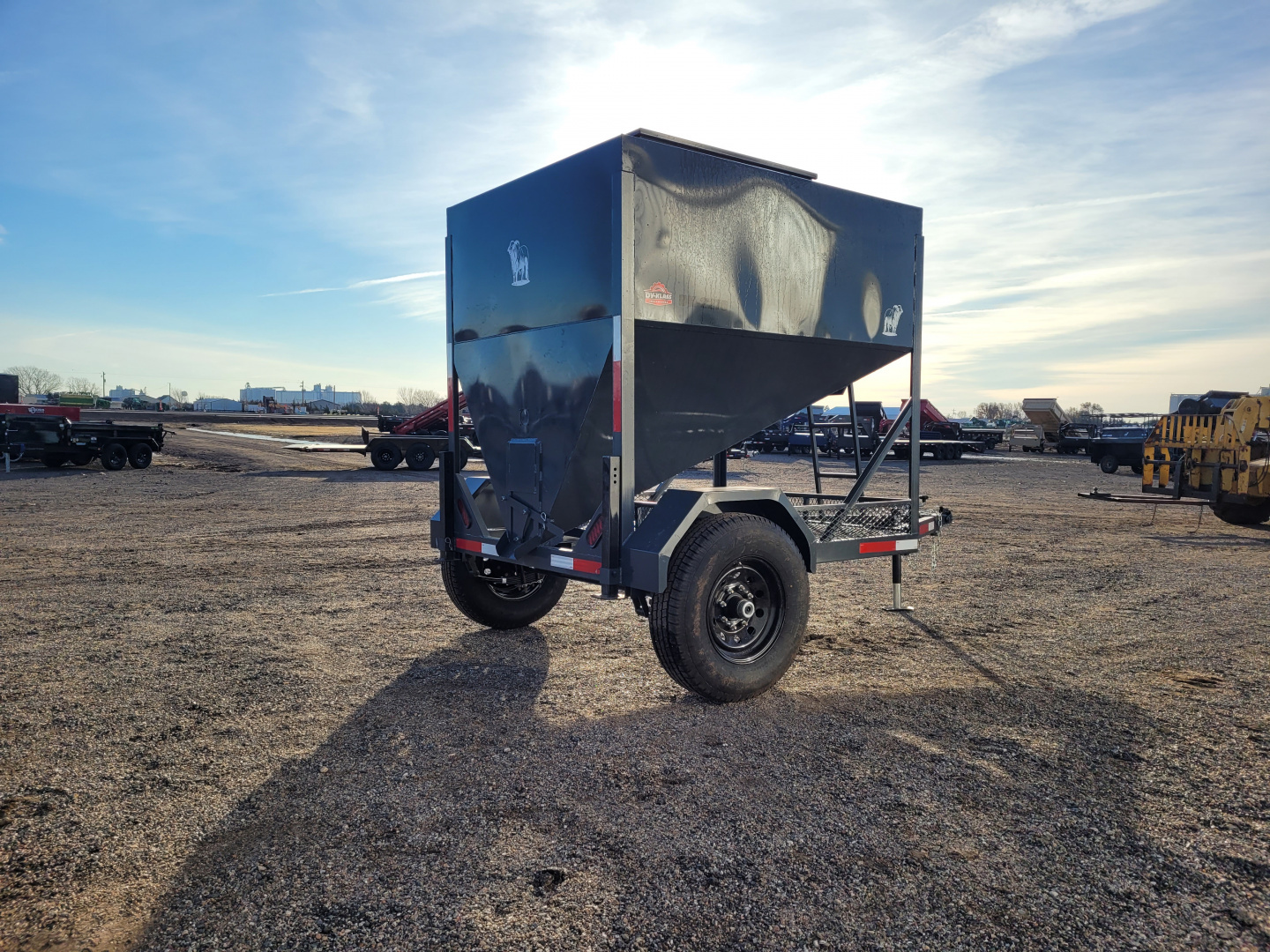 New 2026 DY-Klass 5000 LB Mobile Grain Bin