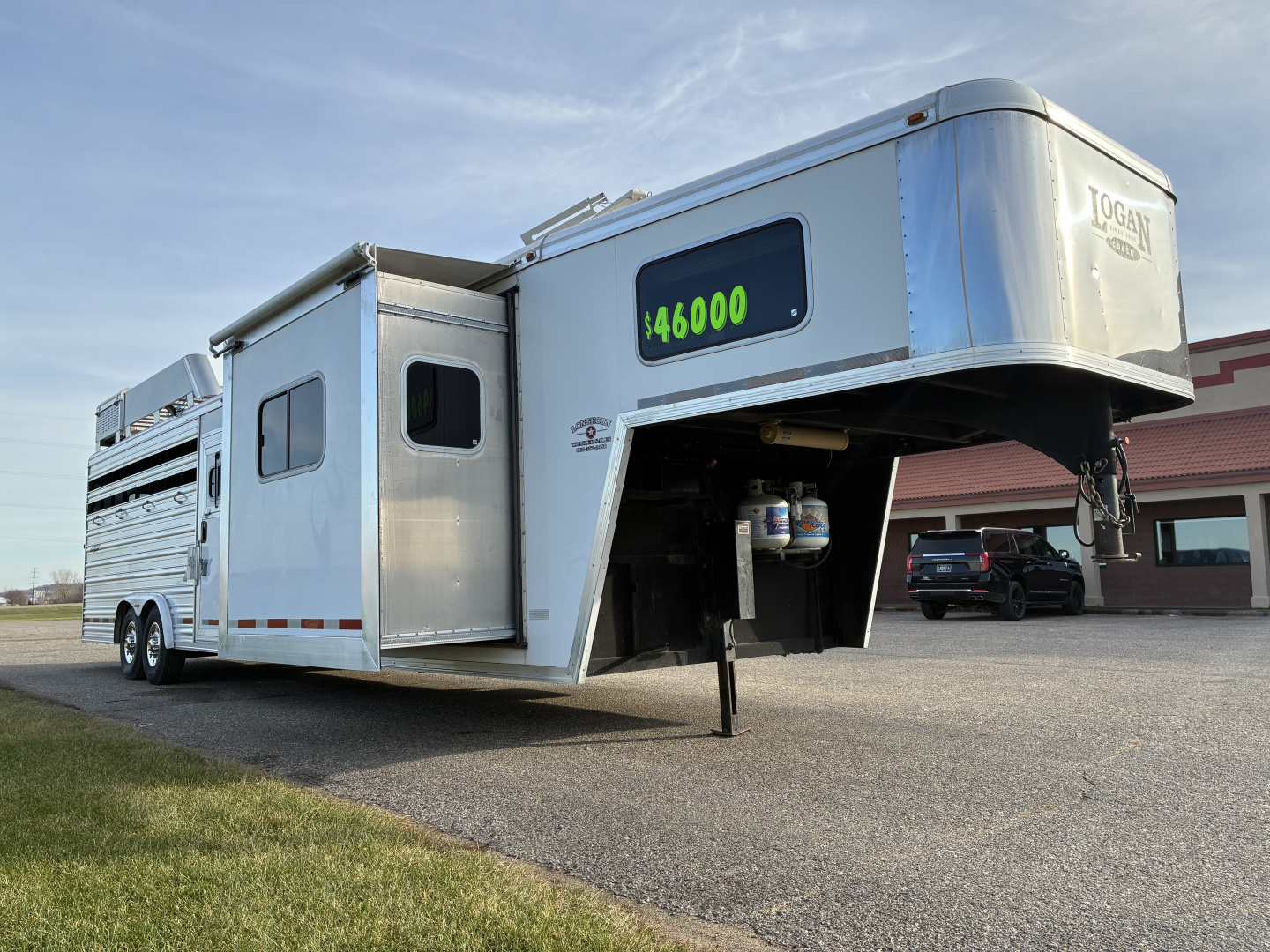 Used 2013 Logan Coach 4H LQ Horse Trailer
