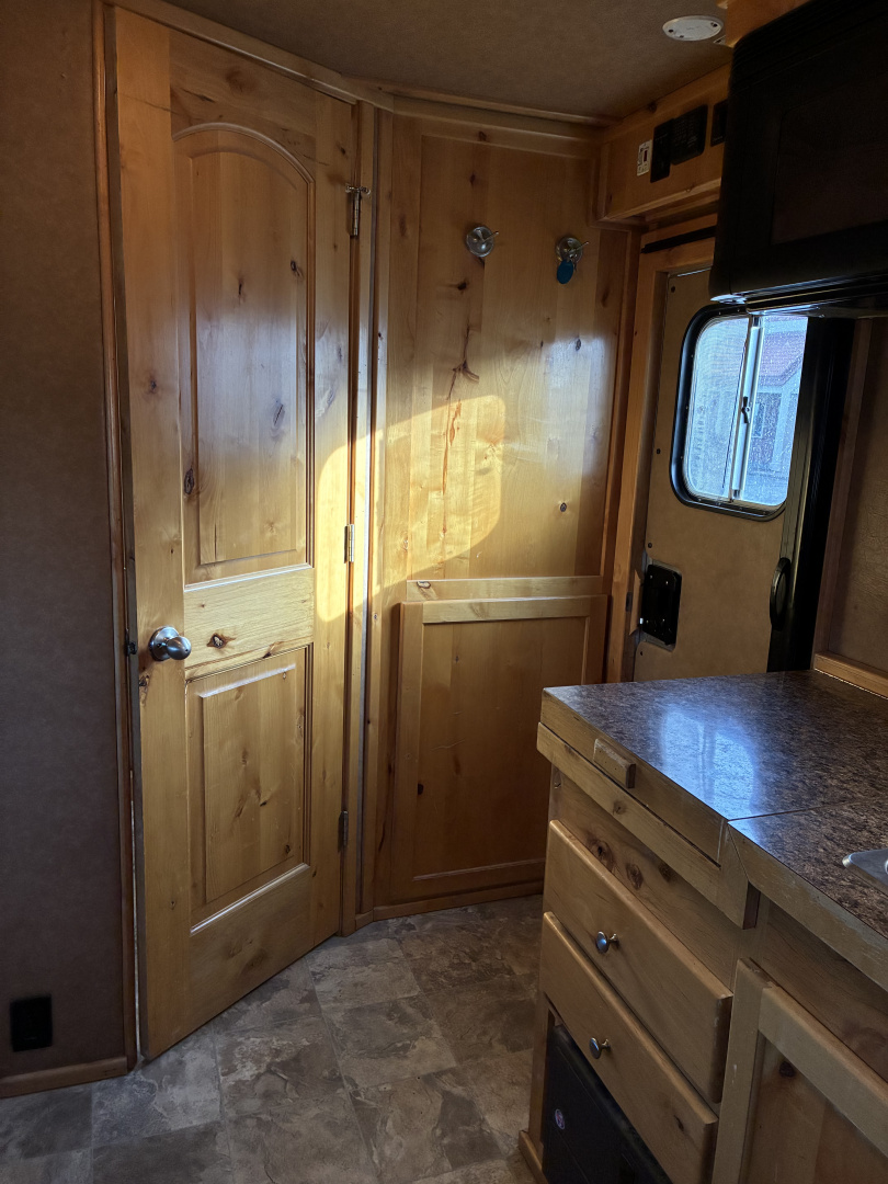 Used 2013 Logan Coach 4H LQ Horse Trailer