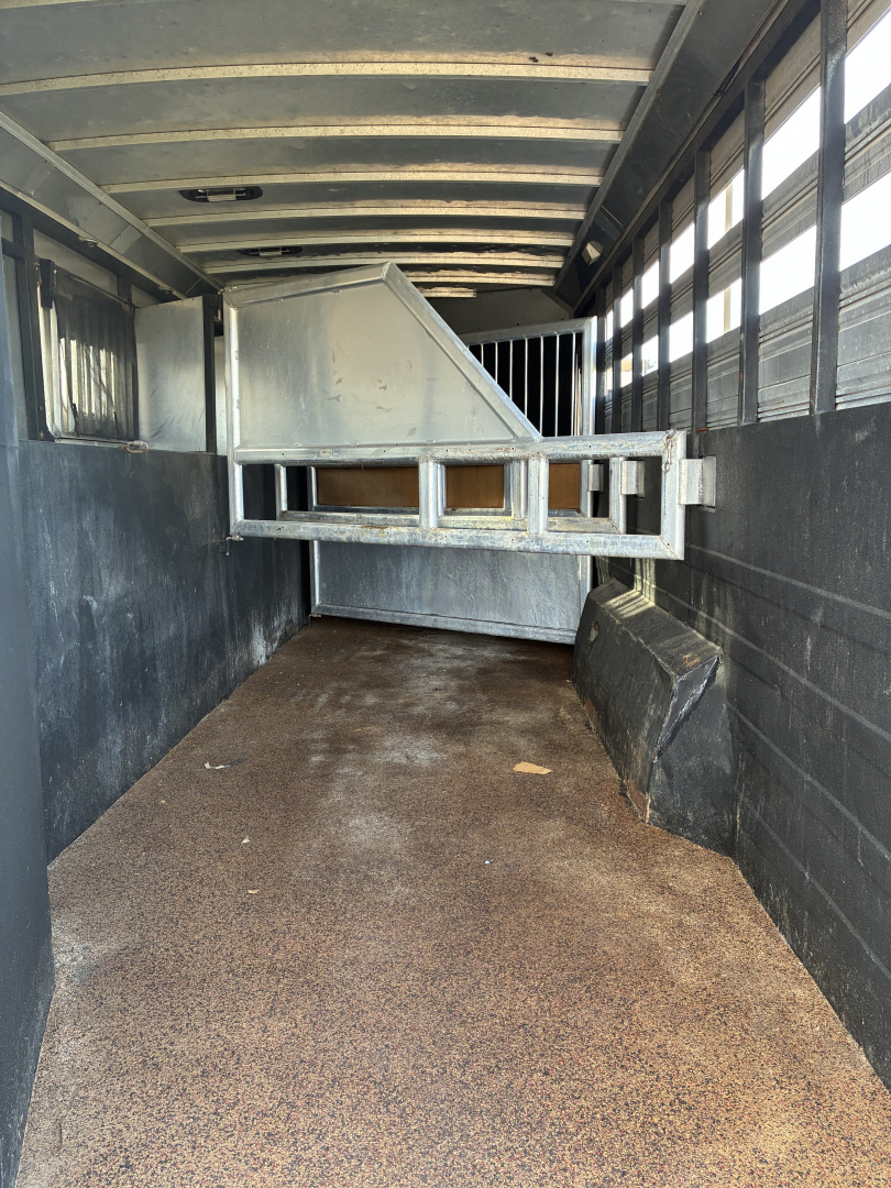 Used 2013 Logan Coach 4H LQ Horse Trailer
