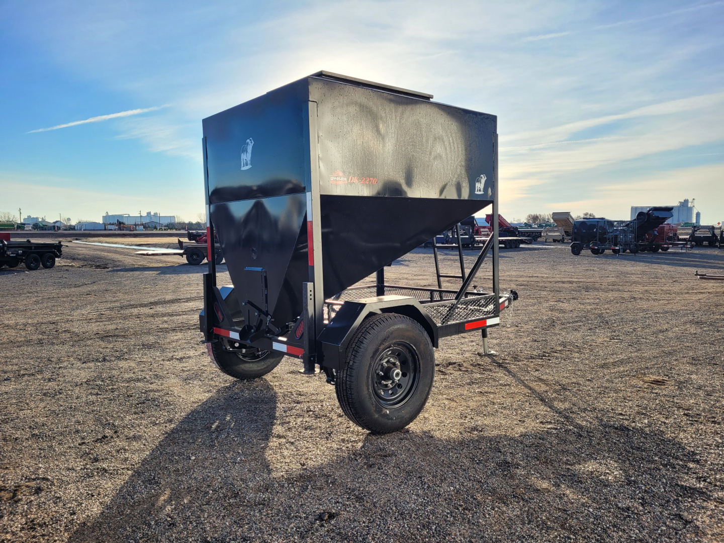 New 2026 DY-Klass 5000 LB Mobile Grain Bin