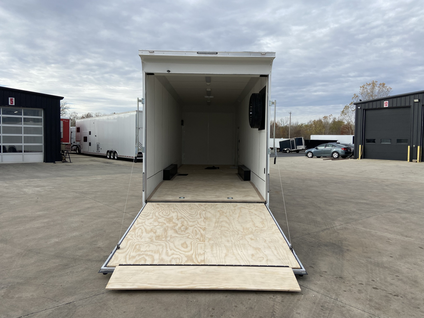 New 2026 United Trailers UXT 8.5X28