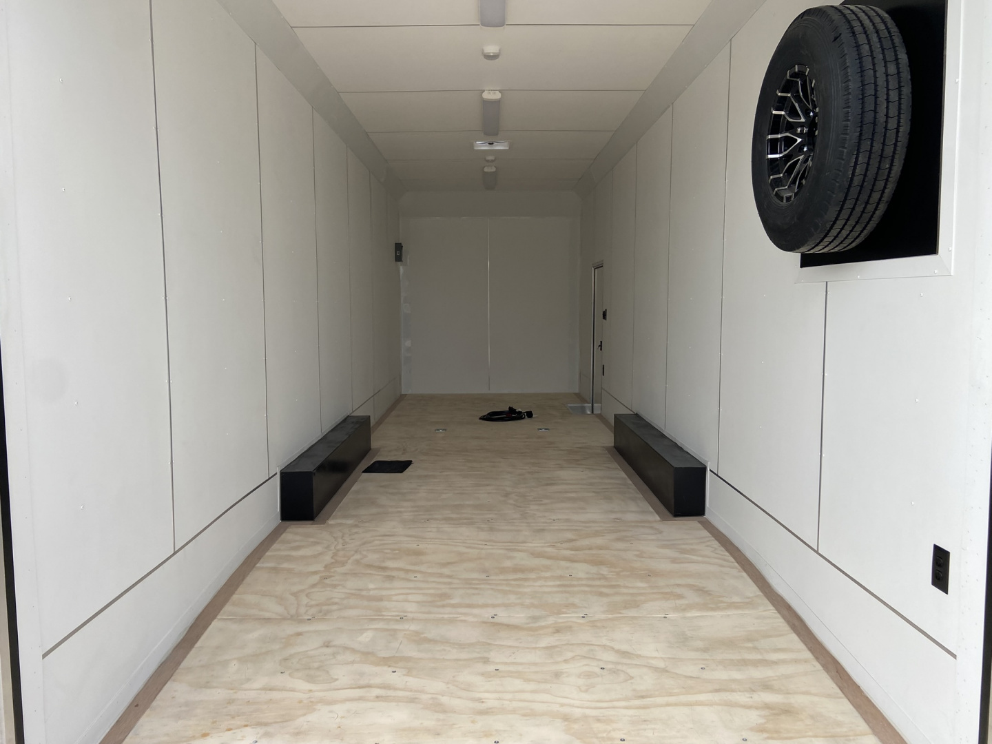 New 2026 United Trailers UXT 8.5X28