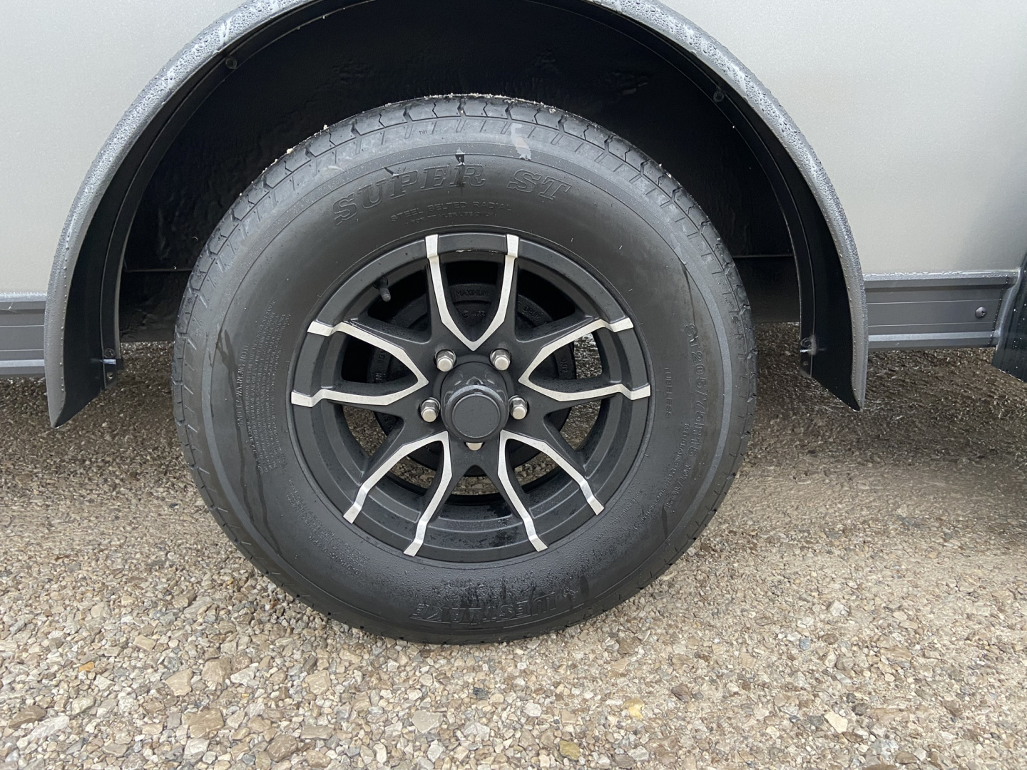 New 2026 United Trailers UJ-7.516TA35-8.5 Cargo / Enclosed Trailer