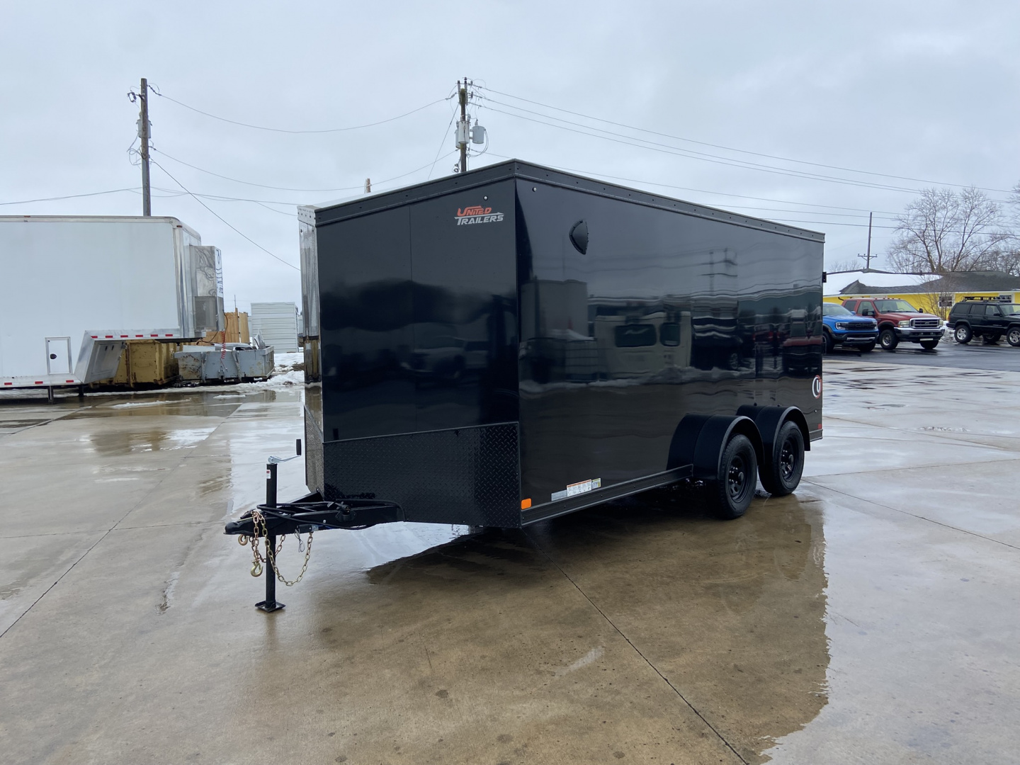 New United UJ 16' V-Nose Enclosed Cargo Trailer