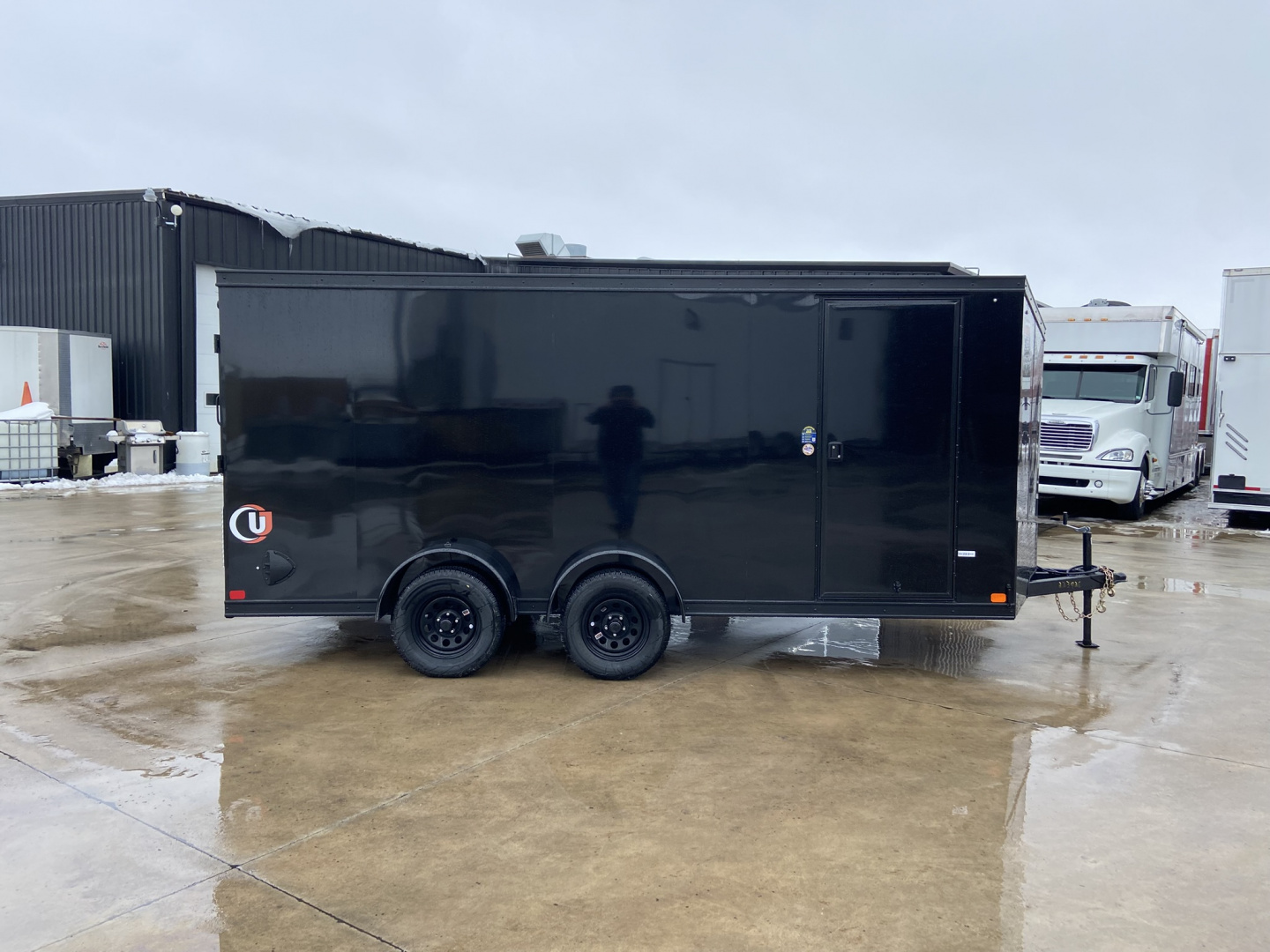 New United UJ 16' V-Nose Enclosed Cargo Trailer