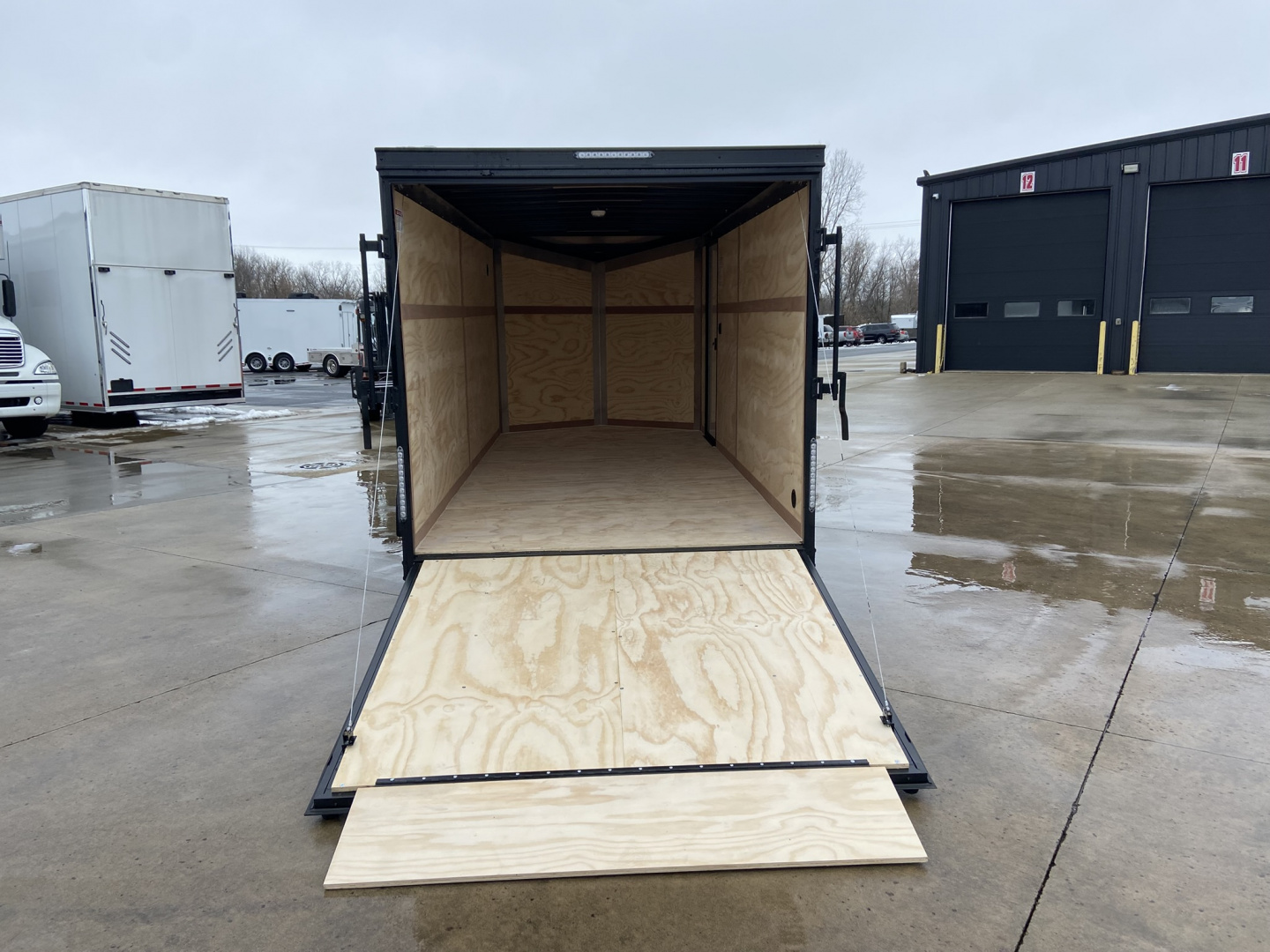New United UJ 16' V-Nose Enclosed Cargo Trailer