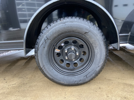 New United UJ 16' V-Nose Enclosed Cargo Trailer