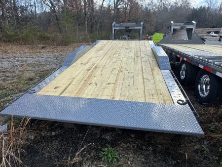 New 2026 Diamond C HXD 210 GOOSENECK Equipment Trailer, HYD JACKS, 23K GVWR