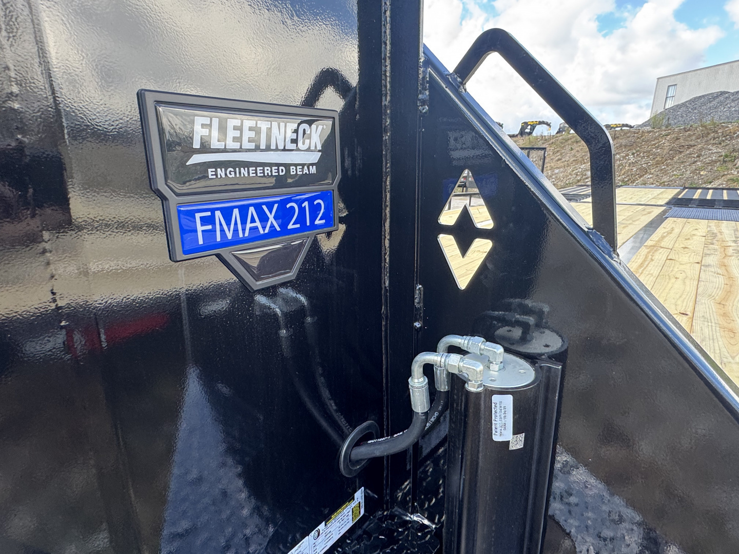 New 2026 Diamond C FMAX212 Flatbed Trailer, HYD DOVETAIL, HYD JACKS, ALUMINUM OUTER WHEELS