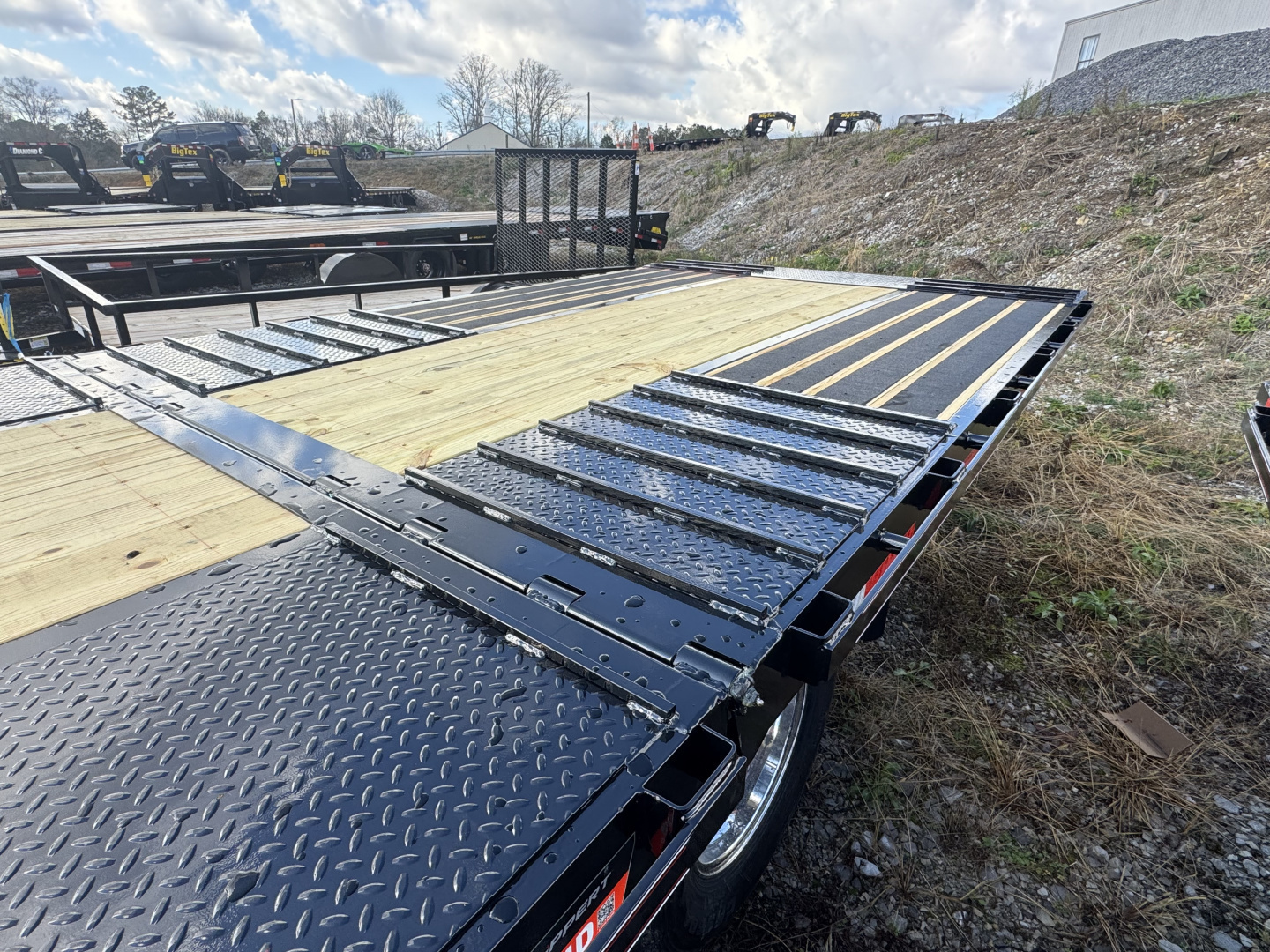 New 2026 Diamond C FMAX212 Flatbed Trailer, HYD DOVETAIL, HYD JACKS, ALUMINUM OUTER WHEELS