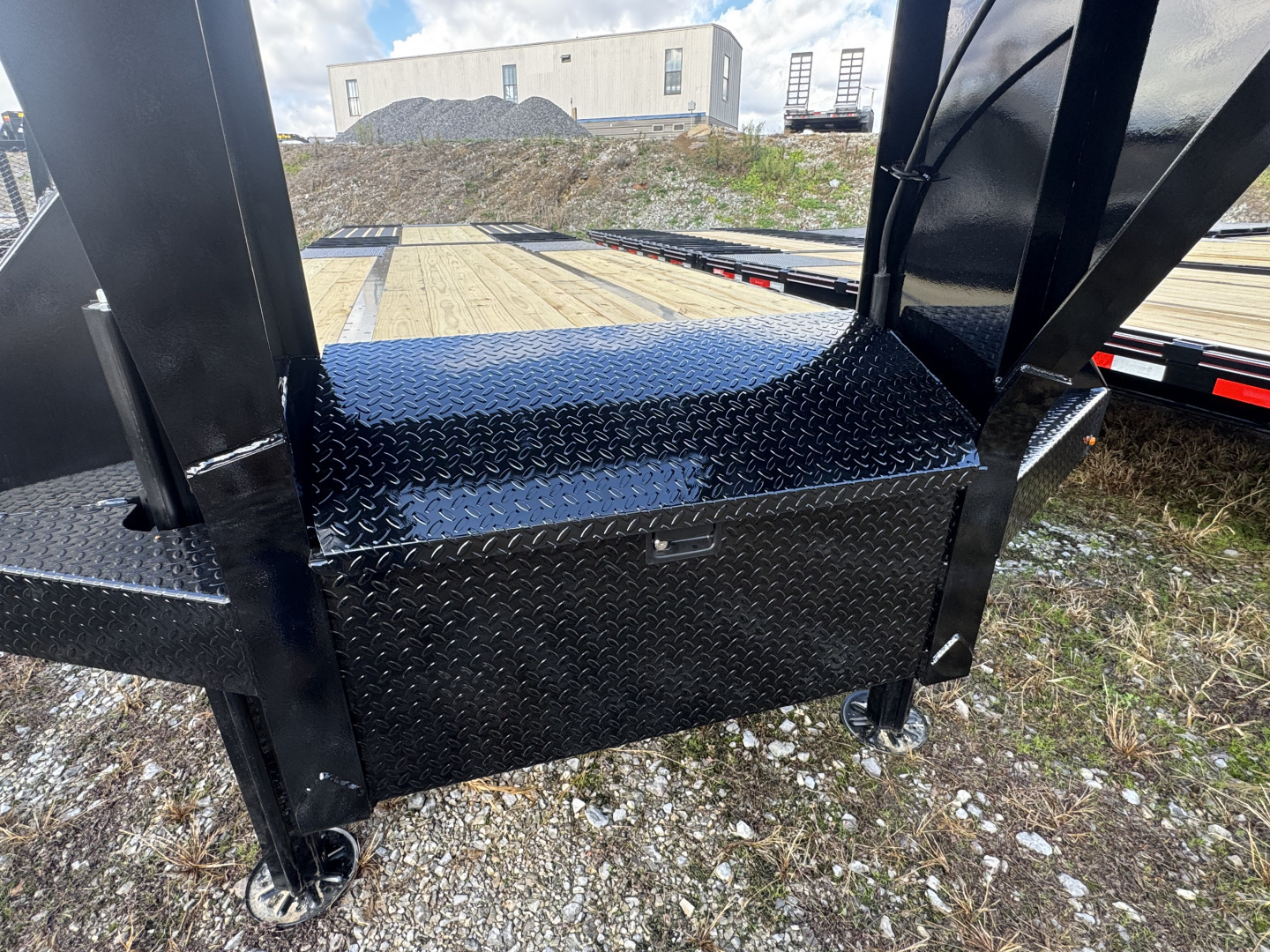 New 2026 Diamond C FMAX212 Flatbed Trailer, HYD DOVETAIL, HYD JACKS, ALUMINUM OUTER WHEELS