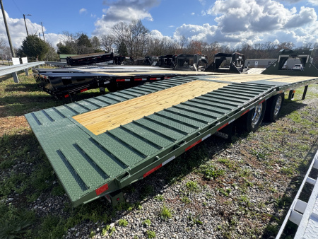 New 2026 Diamond C FMAX210 Flatbed Trailer, HYD JACKS, HYD DOVETAIL , ALUMINUM OUTER WHEELS