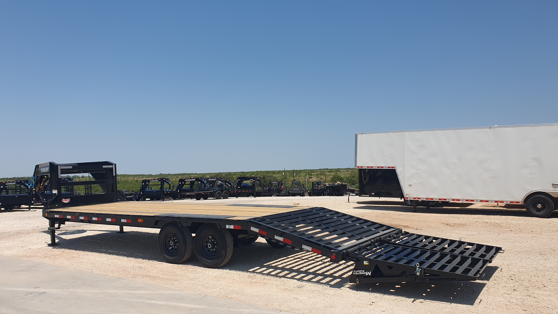 New 2026 PJ 102”x25’ Quest Gooseneck Flatbed w/ Singles – LQ