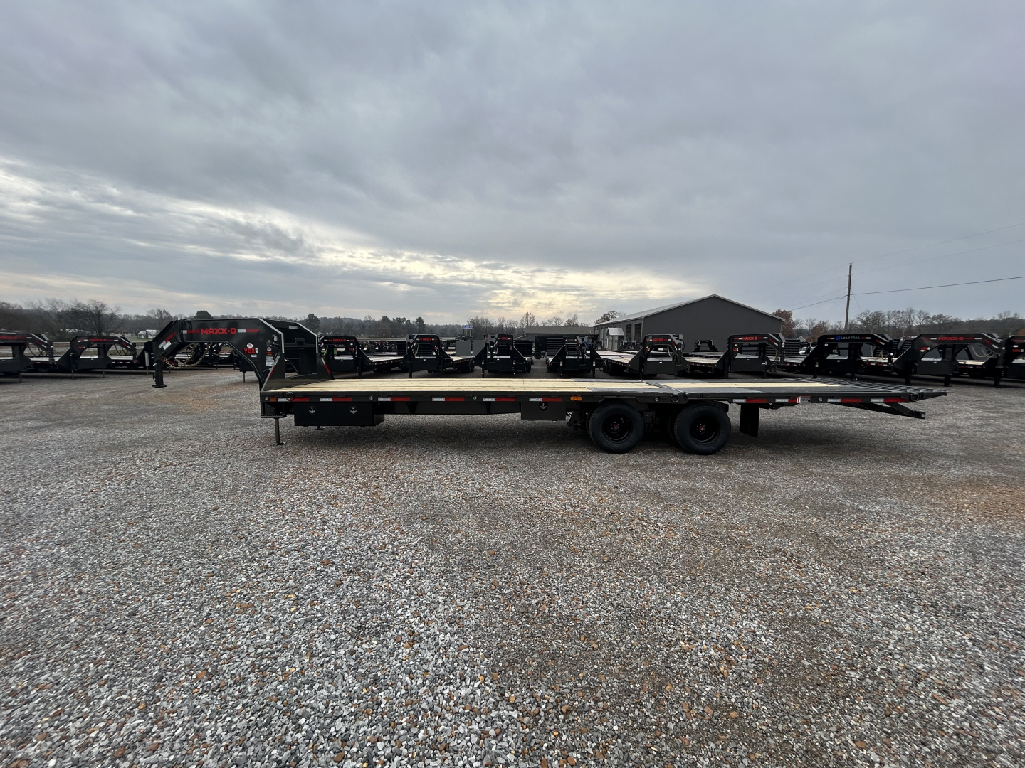 New 2026 MAXXD Hydraulic Dovetail Gooseneck Trailer | 32' x 102' 25.9K GVWR