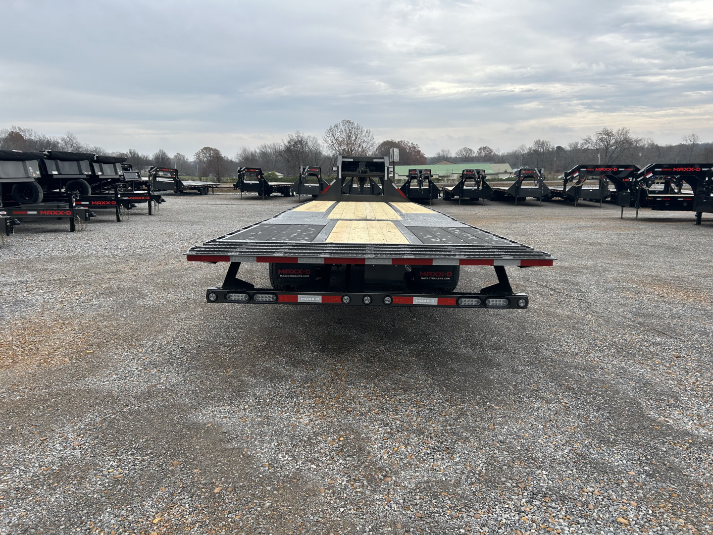 New 2026 MAXXD Hydraulic Dovetail Gooseneck Trailer | 32' x 102' 25.9K GVWR