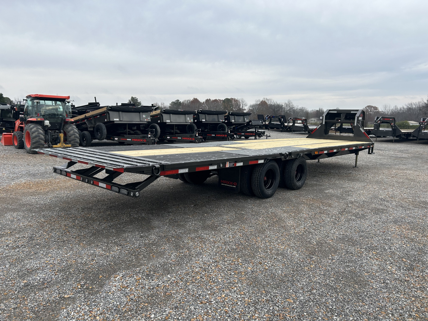 New 2026 MAXXD Hydraulic Dovetail Gooseneck Trailer | 32' x 102' 25.9K GVWR
