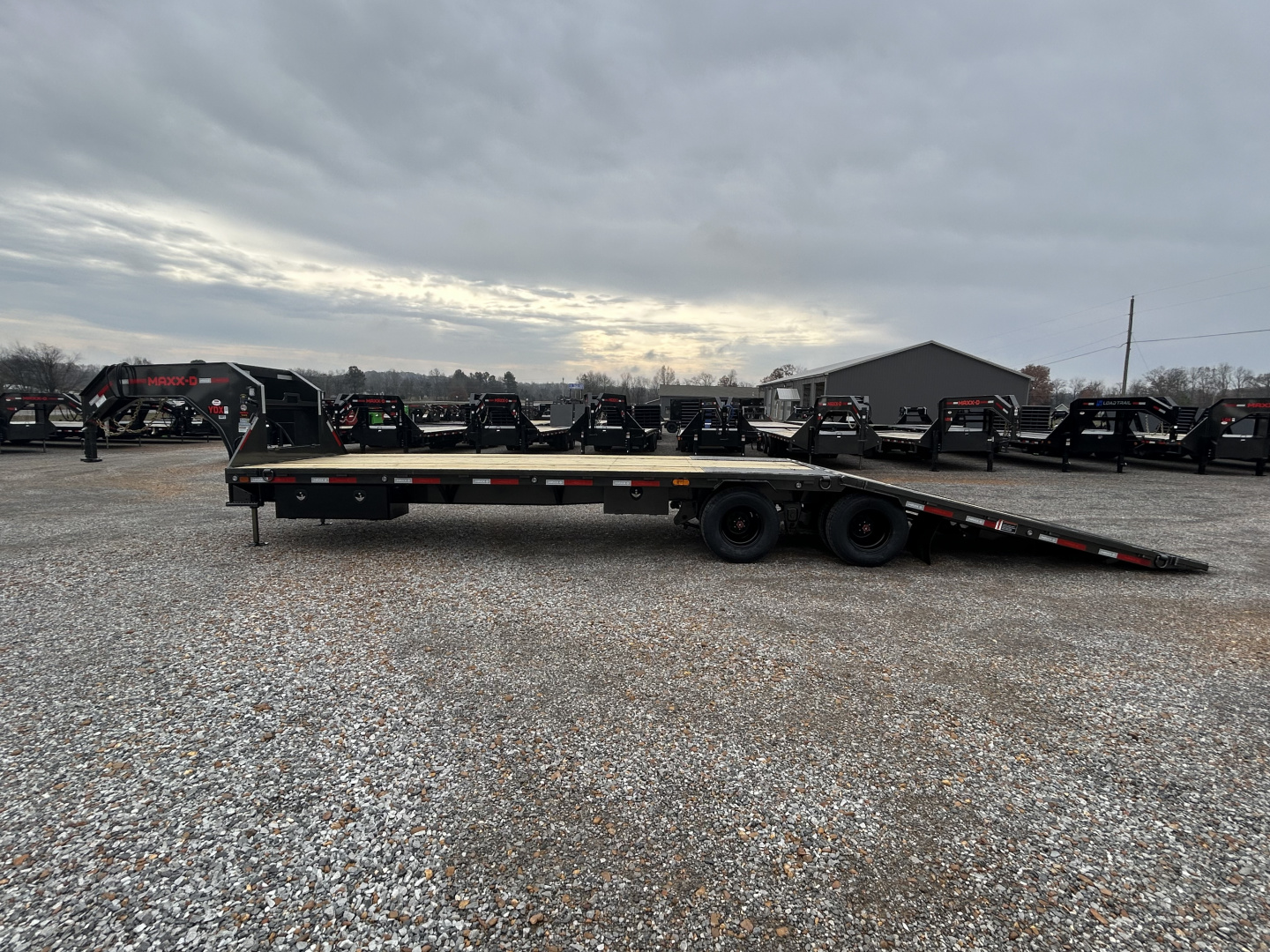 New 2026 MAXXD Hydraulic Dovetail Gooseneck Trailer | 32' x 102' 25.9K GVWR