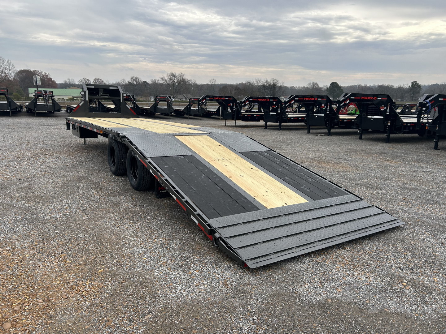 New 2026 MAXXD Hydraulic Dovetail Gooseneck Trailer | 32' x 102' 25.9K GVWR