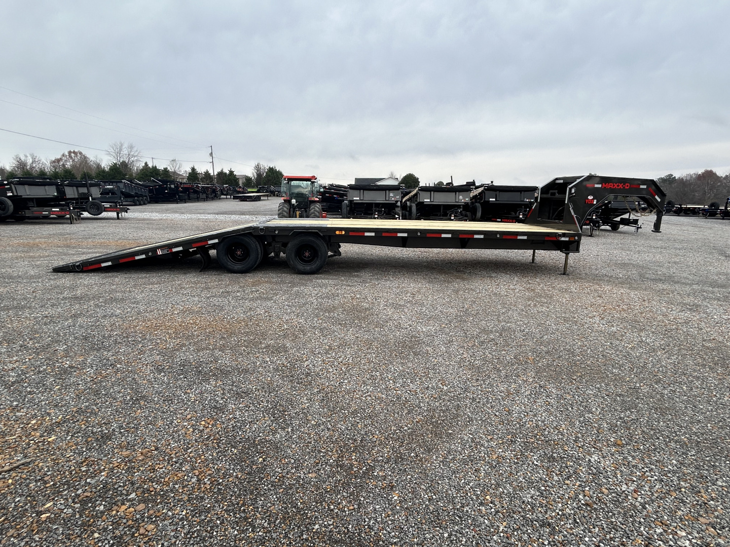 New 2026 MAXXD Hydraulic Dovetail Gooseneck Trailer | 32' x 102' 25.9K GVWR