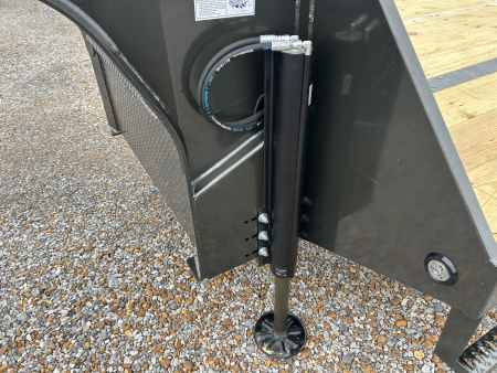 New 2026 MAXXD Hydraulic Dovetail Gooseneck Trailer | 32' x 102' 25.9K GVWR