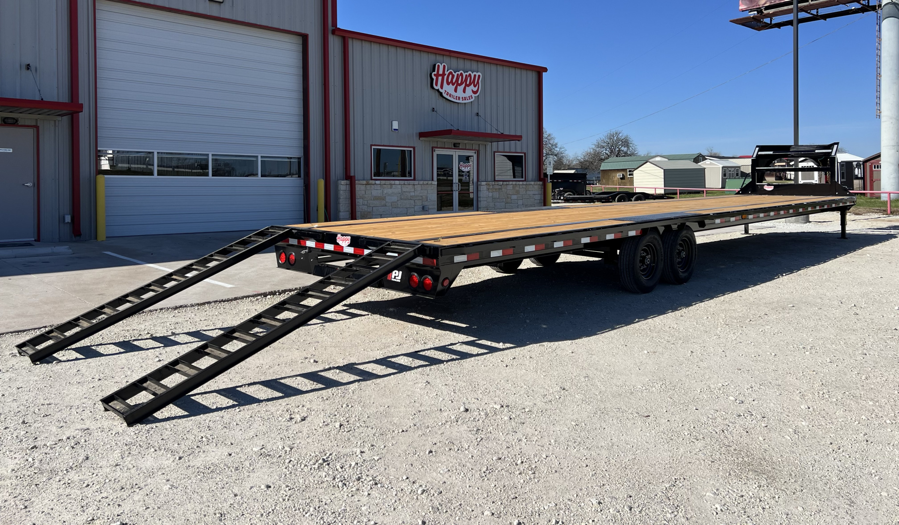 New 2026 PJ 102"x40' GN Low-Pro Flatbed w/ Singles - LS