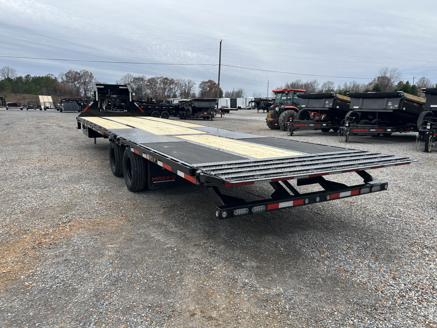 New 2026 MAXXD Hydraulic Dovetail Gooseneck Trailer | 32' x 102' 25.9K GVWR