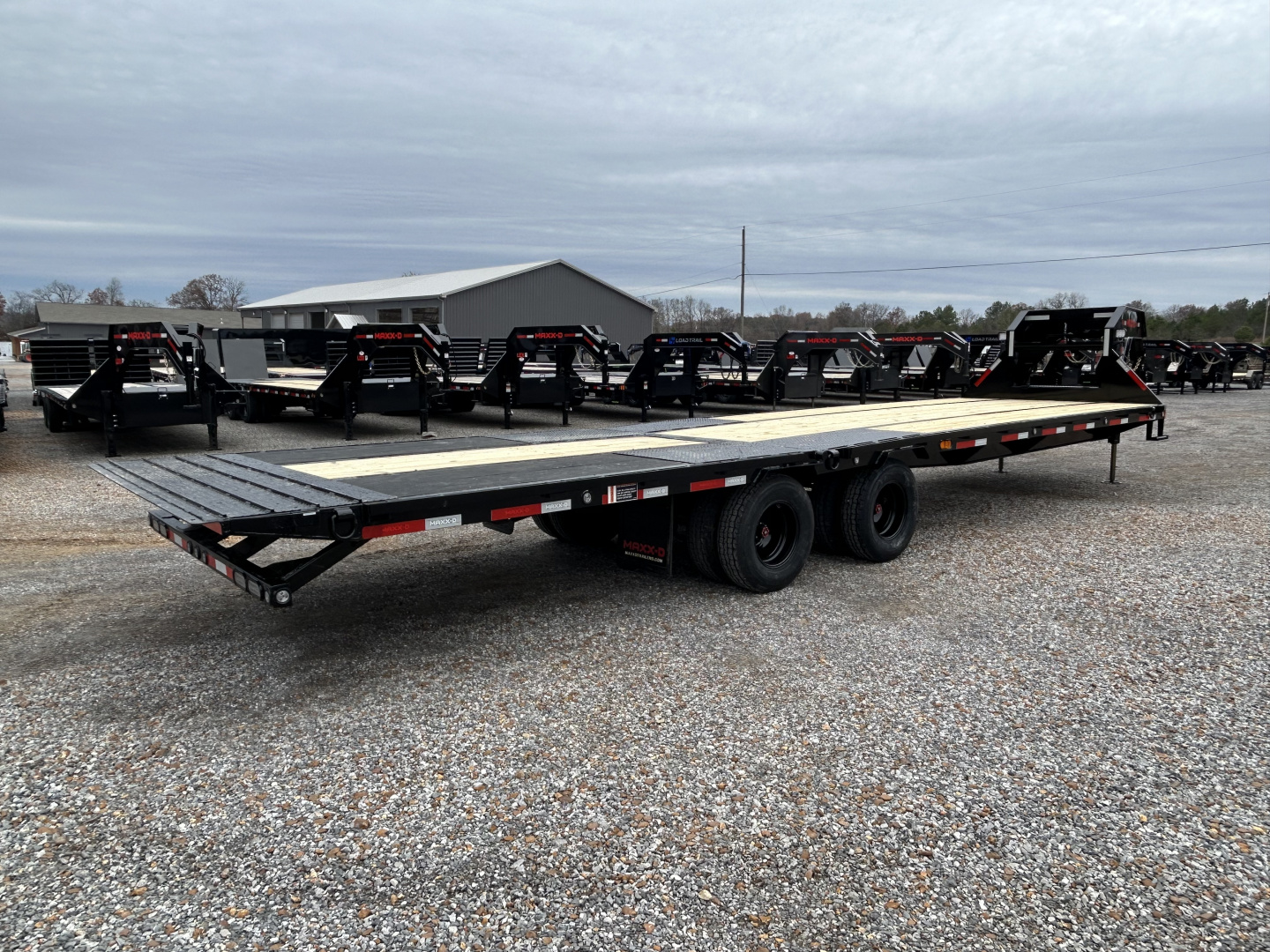 New 2026 MAXXD Hydraulic Dovetail Gooseneck Trailer | 32' x 102' 25.9K GVWR