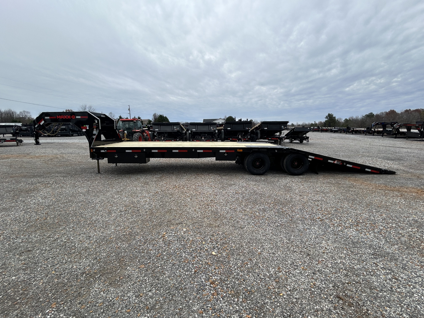 New 2026 MAXXD Hydraulic Dovetail Gooseneck Trailer | 32' x 102' 25.9K GVWR