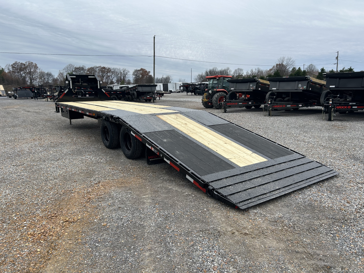 New 2026 MAXXD Hydraulic Dovetail Gooseneck Trailer | 32' x 102' 25.9K GVWR