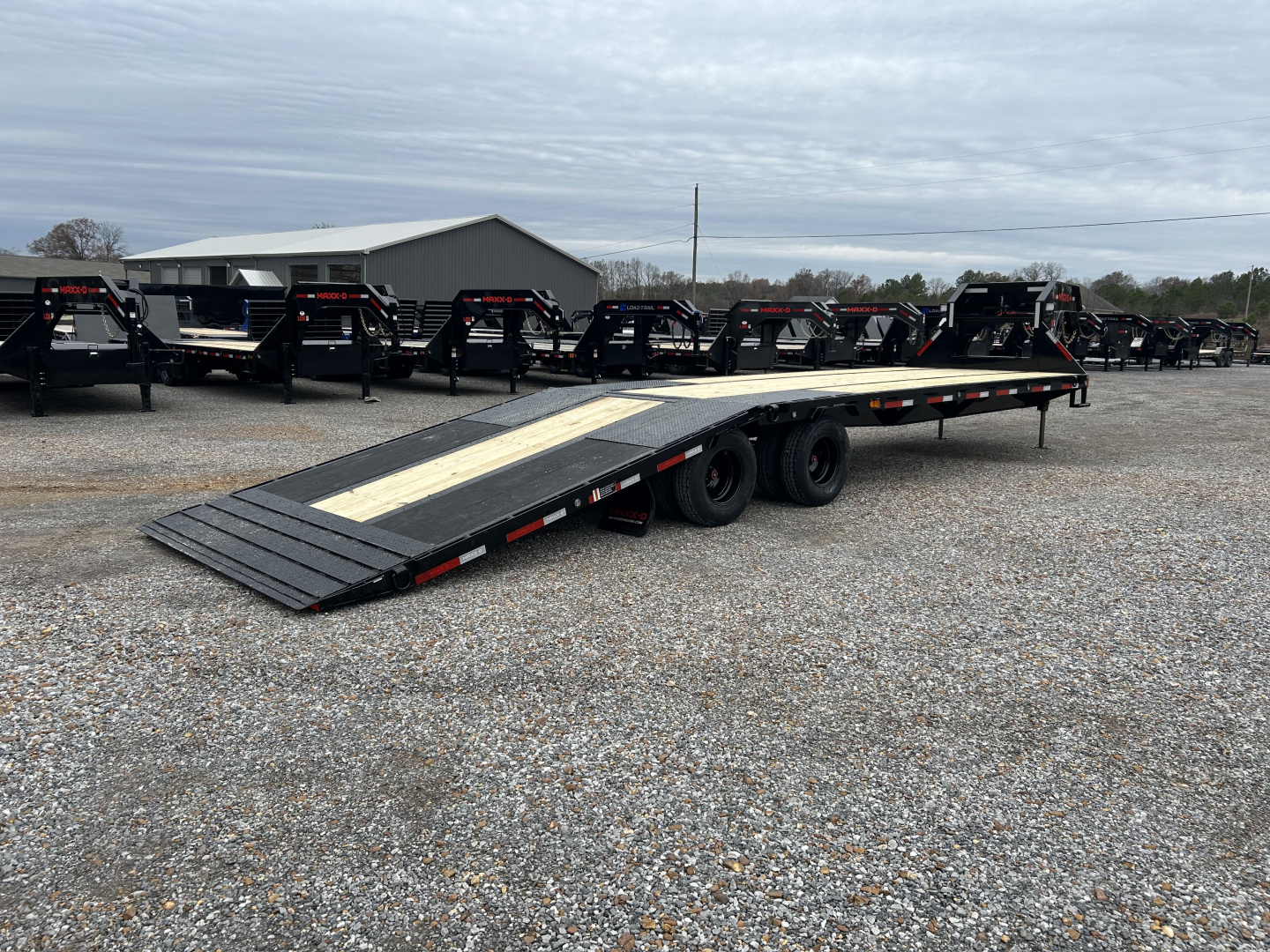 New 2026 MAXXD Hydraulic Dovetail Gooseneck Trailer | 32' x 102' 25.9K GVWR