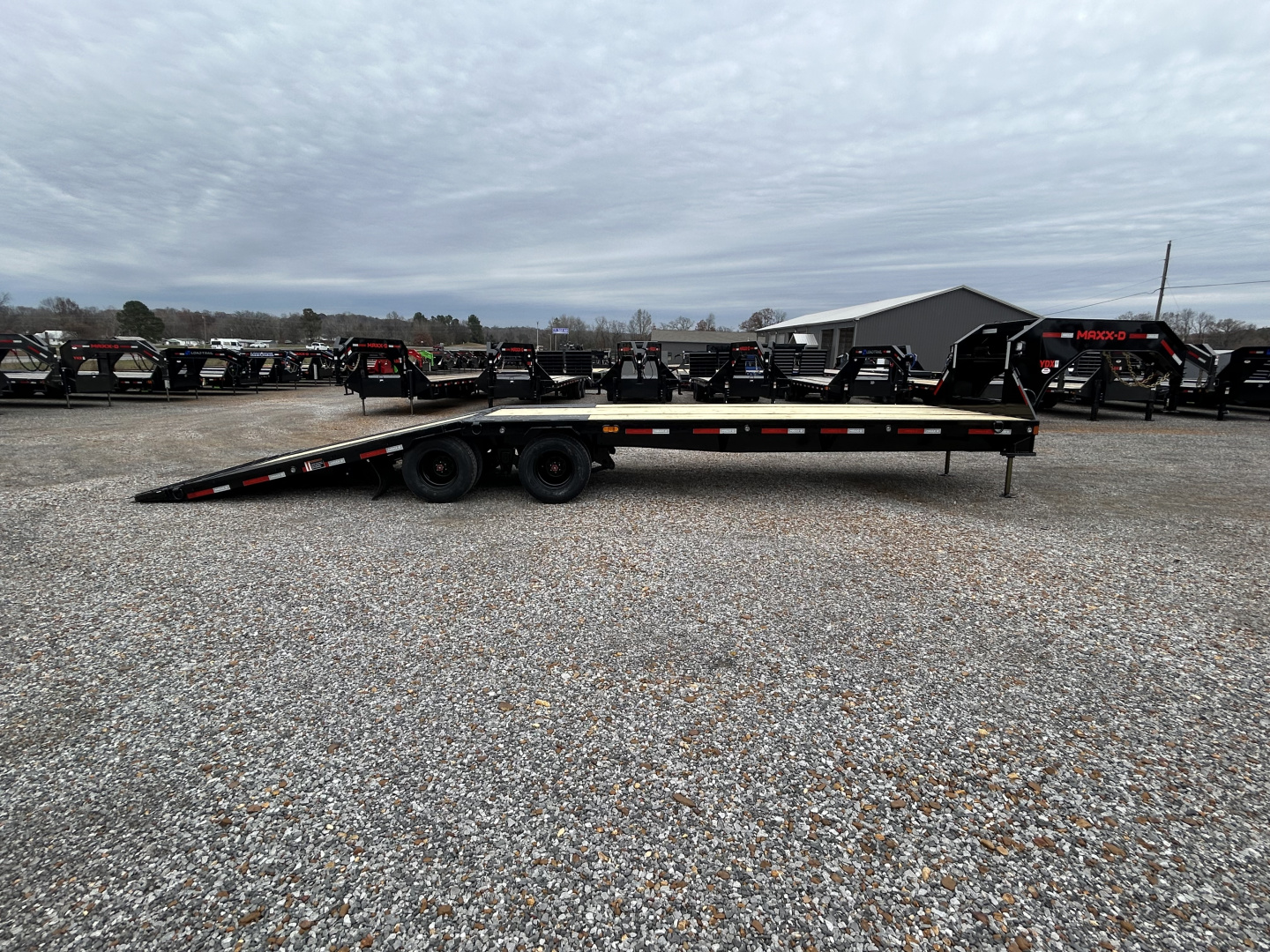 New 2026 MAXXD Hydraulic Dovetail Gooseneck Trailer | 32' x 102' 25.9K GVWR