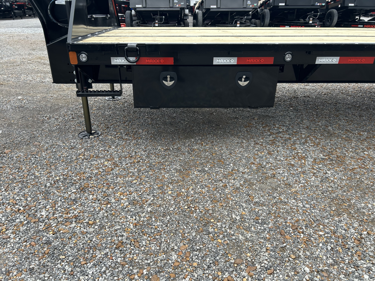 New 2026 MAXXD Hydraulic Dovetail Gooseneck Trailer | 32' x 102' 25.9K GVWR