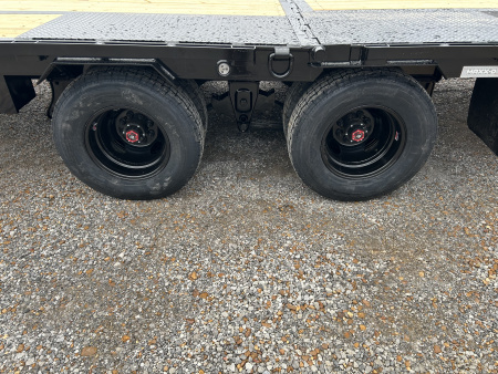 New 2026 MAXXD Hydraulic Dovetail Gooseneck Trailer | 32' x 102' 25.9K GVWR