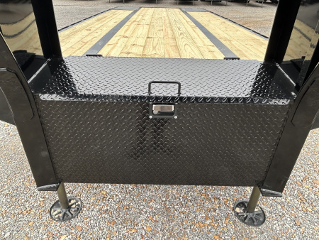 New 2026 MAXXD Hydraulic Dovetail Gooseneck Trailer | 32' x 102' 25.9K GVWR