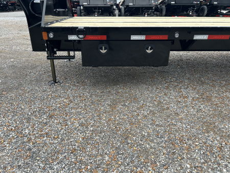 New 2026 MAXXD Hydraulic Dovetail Gooseneck Trailer | 32' x 102' 25.9K GVWR