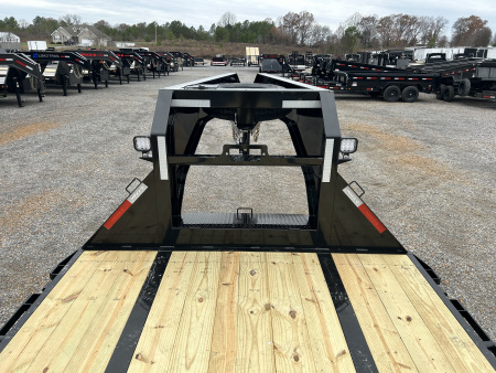 New 2026 MAXXD Hydraulic Dovetail Gooseneck Trailer | 32' x 102' 25.9K GVWR
