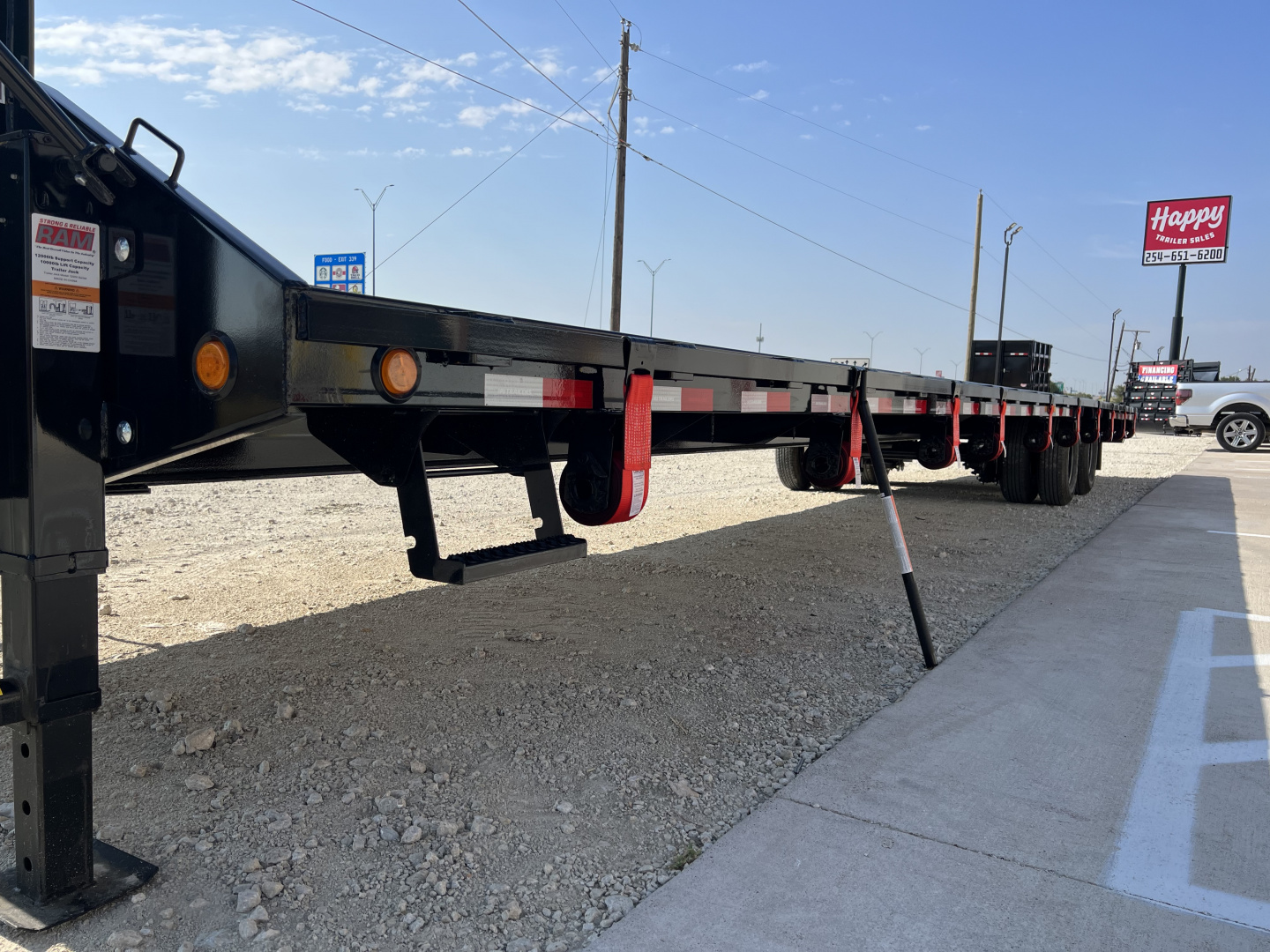 New 2026 PJ 102"x40' GN Low-Pro Flatbed w/ Duals - LD