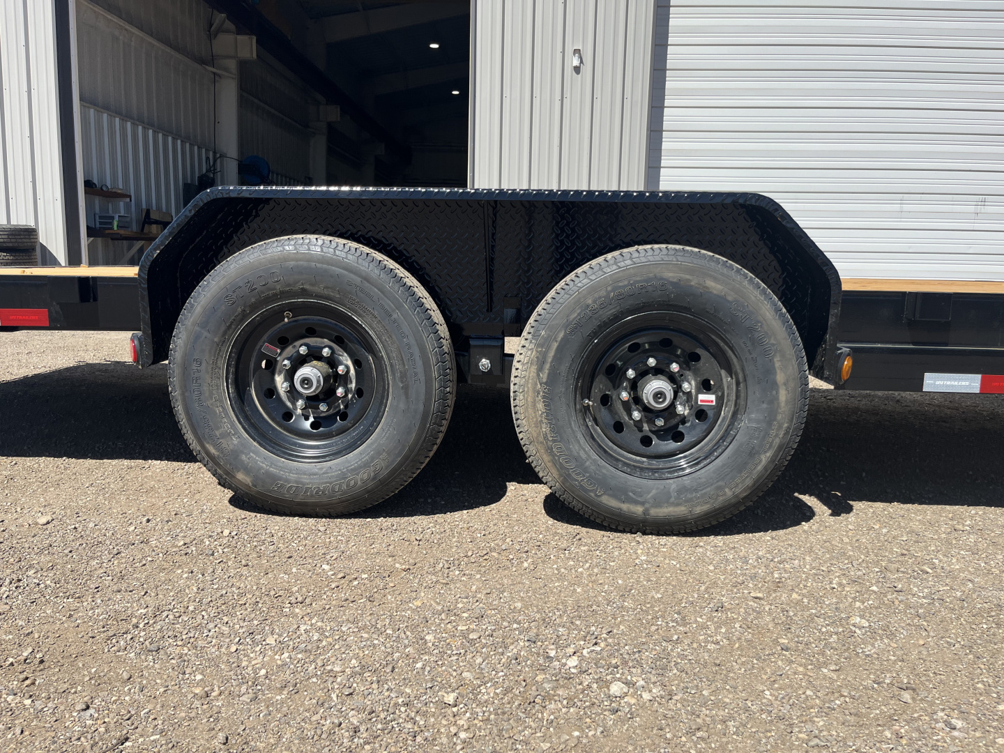 New 2026 PJ 83"x24' Gooseneck Channel Equipment Trailer – CC