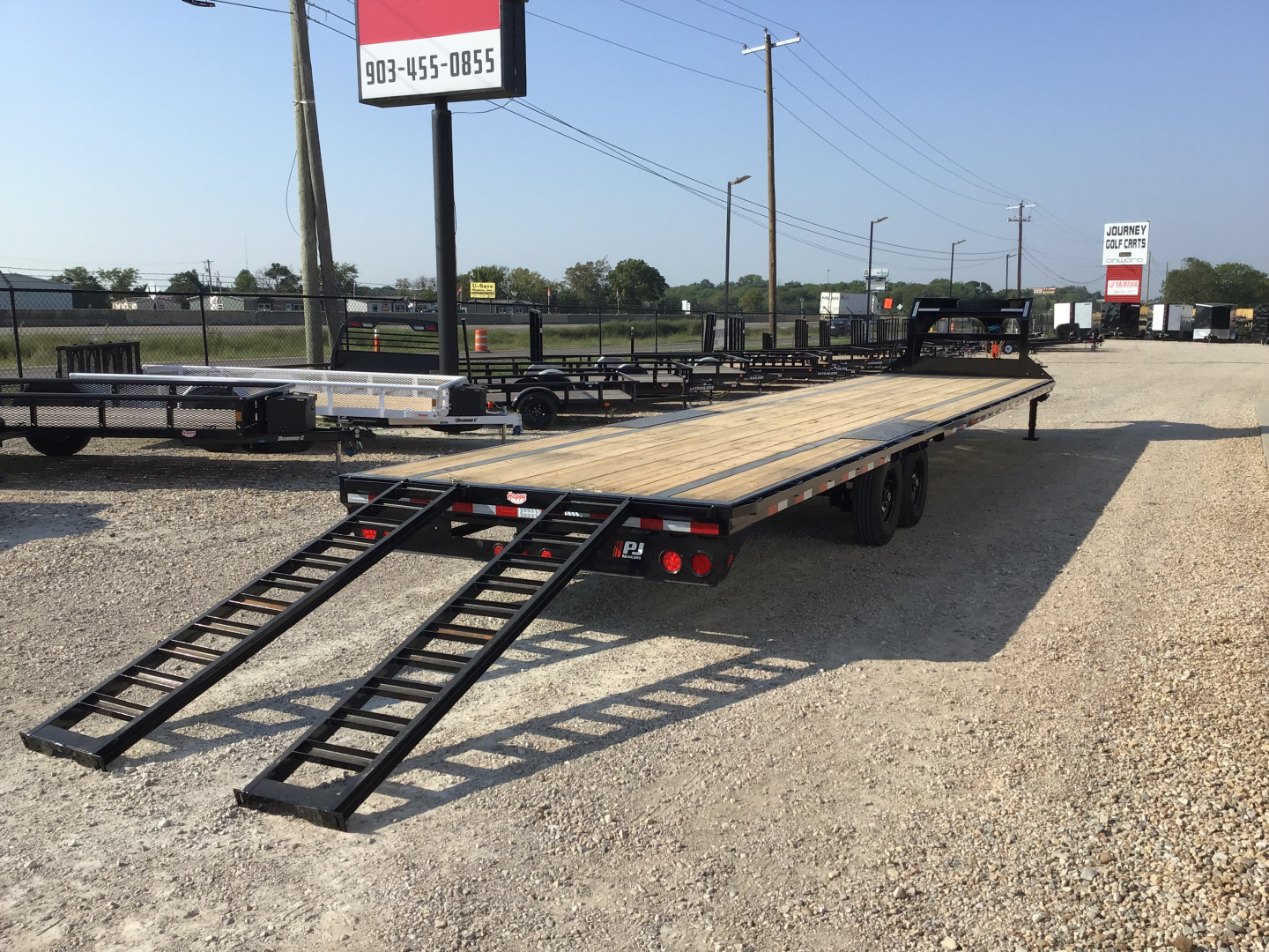 New 2026 PJ 102"x40' GN Low-Pro Flatbed w/ Singles - LS