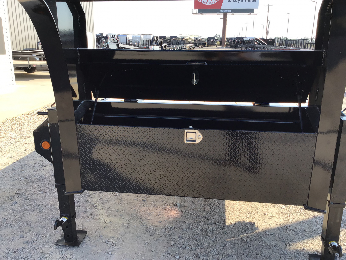 New 2026 PJ 102"x40' GN Low-Pro Flatbed w/ Singles - LS