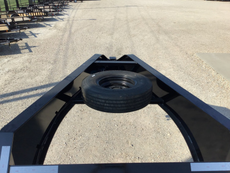 New 2026 PJ 102"x40' GN Low-Pro Flatbed w/ Singles - LS