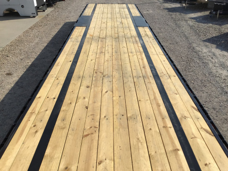 New 2026 PJ 102"x40' GN Low-Pro Flatbed w/ Singles - LS