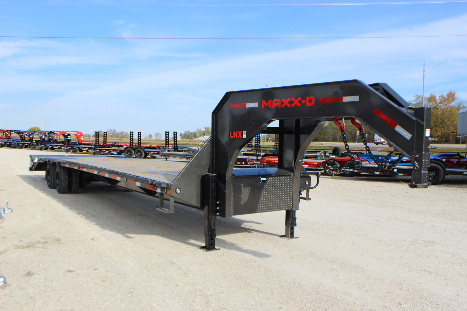 New 2026 MAXX-D LHX 34' 40k Gooseneck Flatbed Trailer