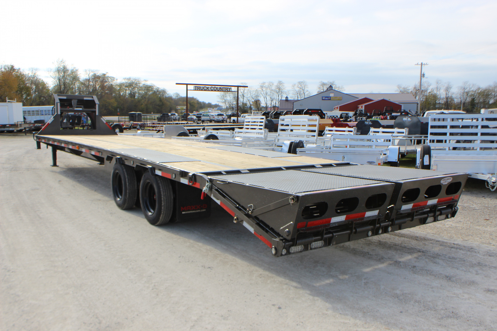 New 2026 MAXX-D LHX 34' 40k Gooseneck Flatbed Trailer