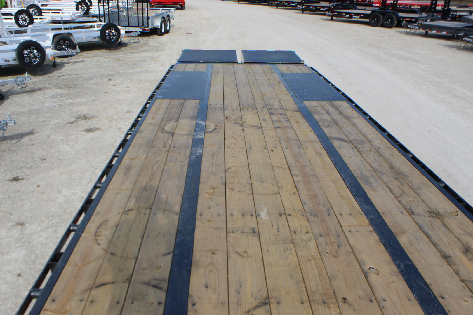 New 2026 MAXX-D LHX 34' 40k Gooseneck Flatbed Trailer